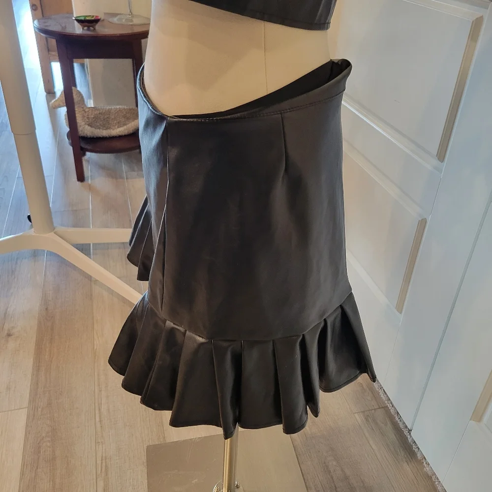 SHEIN ICON Buckle Detail Pleated Hem PU Leather Skort SIZE 6
